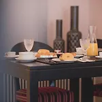 Alojamento de Acomodação e Pequeno-almoço Viterbo'8 - The Artists House 4*