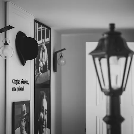 Couette-café Viterbo'8 - The Artists House 2*